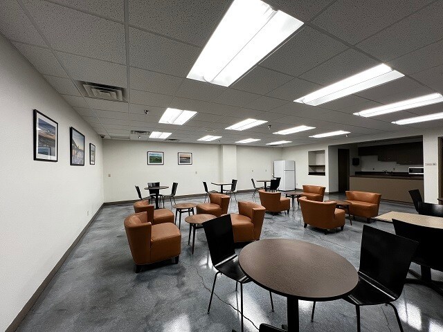 More Photos Of 131 W 10th St, Dubuque Medical For Lease