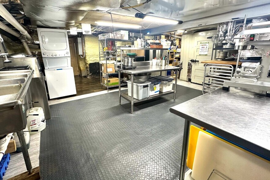 More Photos Of 102 Main St, Jefferson Hotel For Sale