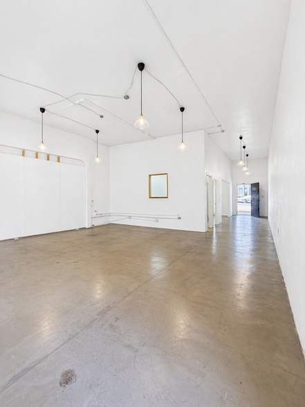 Primary Photo Of 4568 W Adams Blvd, Los Angeles Storefront Retail Office For Lease