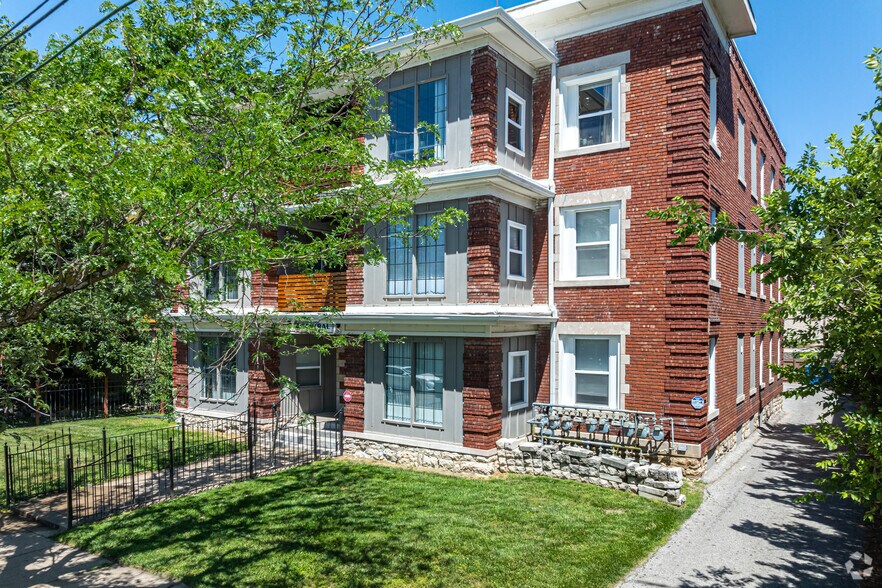 Primary Photo Of 3227 Central St, Kansas City Apartments For Sale