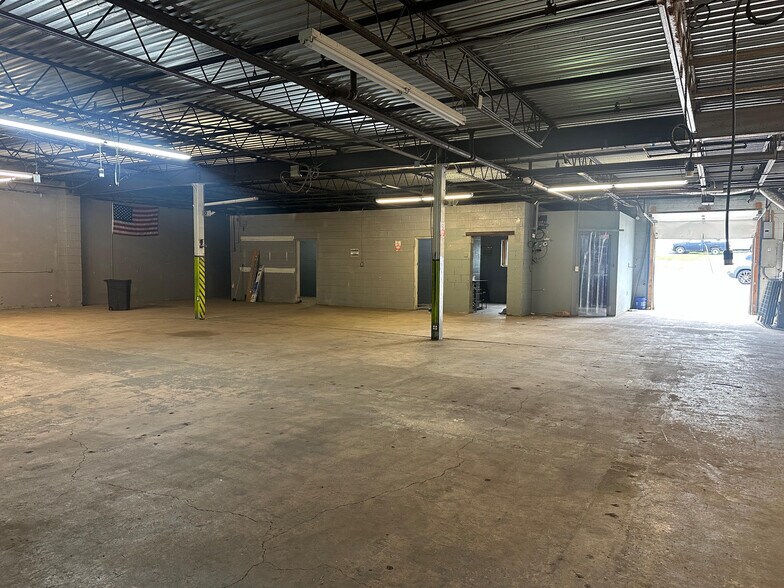 More Photos Of 244 E County Line Rd, Hatboro Manufacturing For Lease