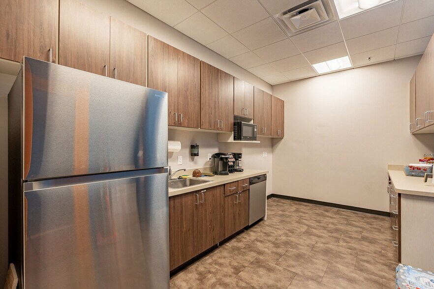 More Photos Of 1095 W Rio Salado Pky, Tempe Loft Creative Space For Lease