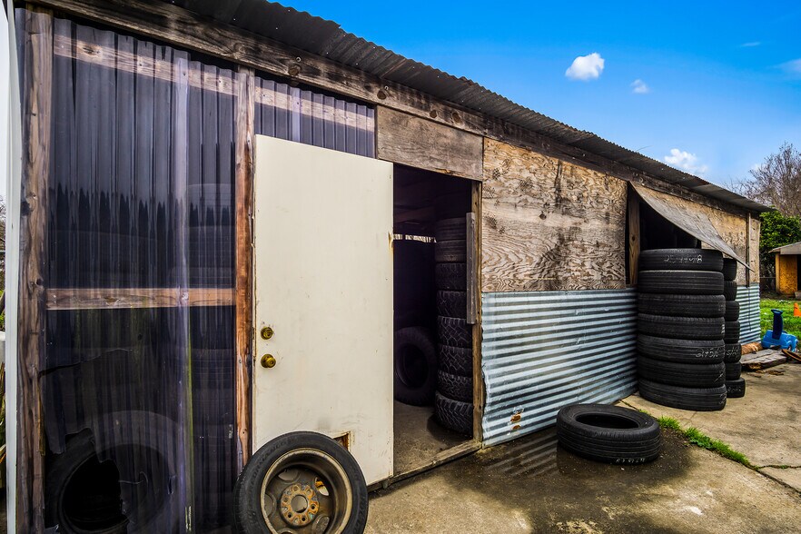 More Photos Of 2510 Shaver St, Pasadena Warehouse For Sale