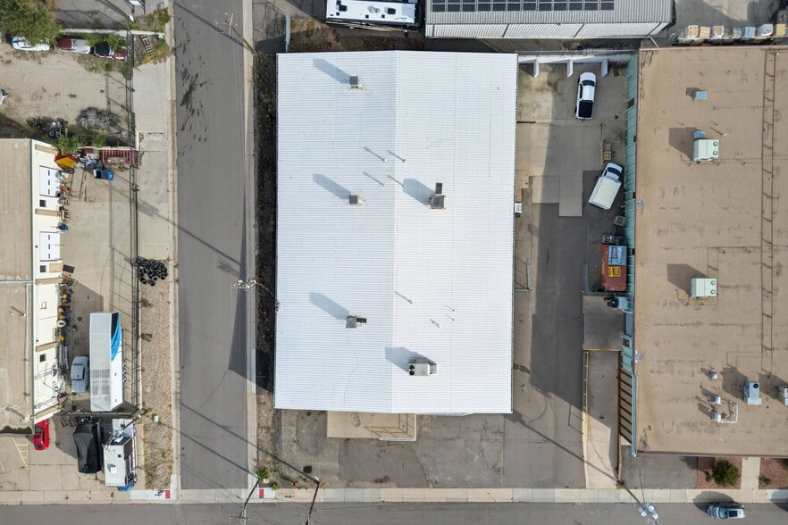 More Photos Of 2261 W Cornell Ave, Englewood Warehouse For Lease