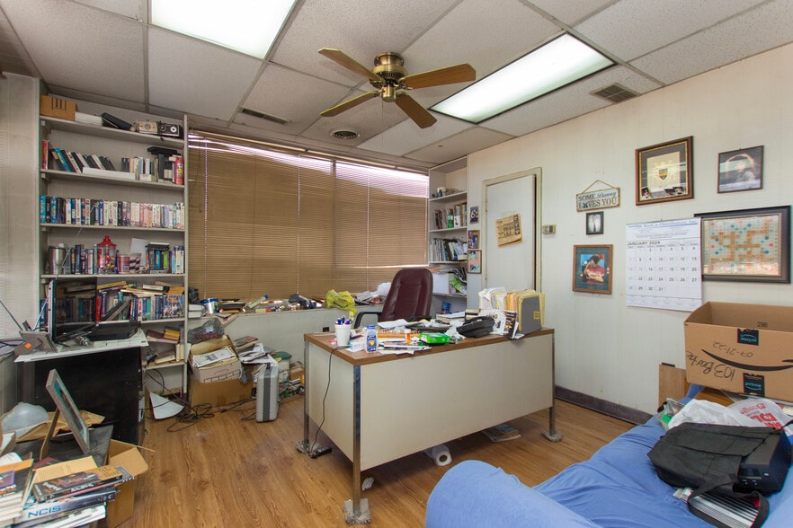 More Photos Of 2733 University Dr NW, Huntsville Freestanding For Sale