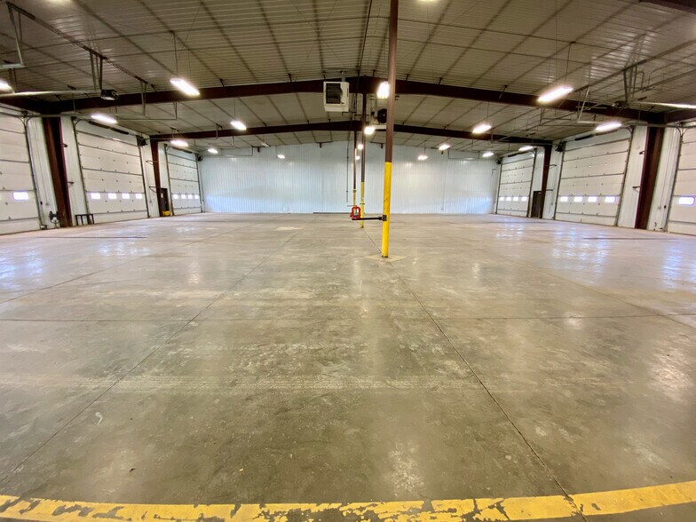 More Photos Of 14472 Commerce Park Blvd, Williston Warehouse For Sale