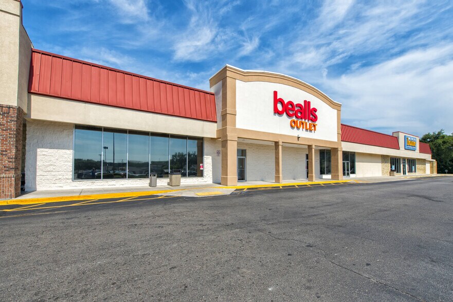 Primary Photo Of 1546 Ohio Ave S, Live Oak Unknown For Lease