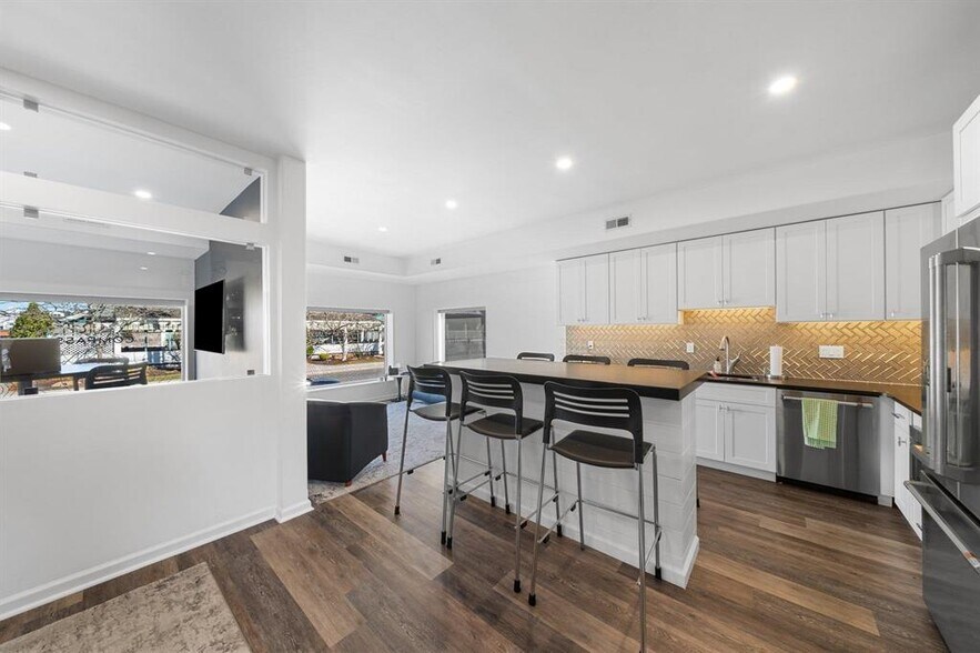 More Photos Of 260-274 21st St, Avalon Office Residential For Sale