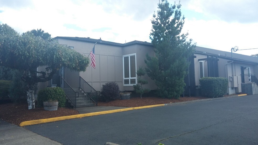 More Photos Of 106 E 2nd St, Molalla Medical For Sale