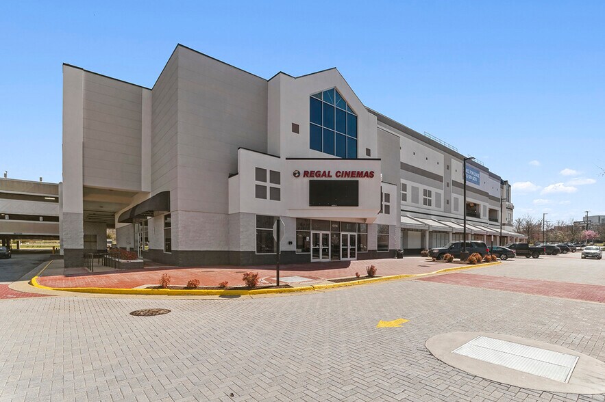 More Photos Of 12100-12220 W Fairfax Towne Center, Fairfax Unknown For Lease