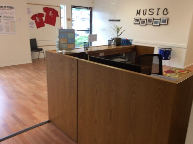 More Photos Of 1900 Belmont Loop, Woodland Storefront Retail Office For Lease