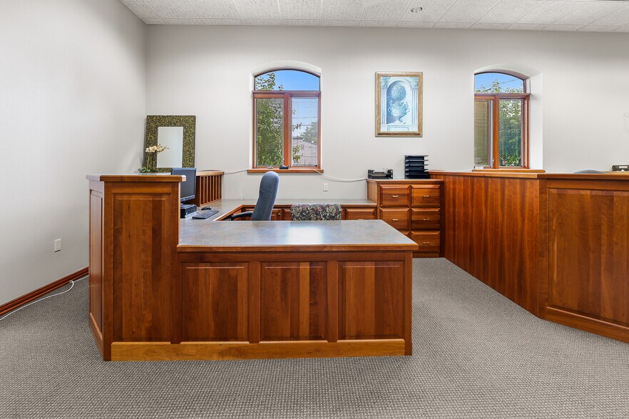 More Photos Of 1828 Park Ave, New Holstein Light Distribution For Sale