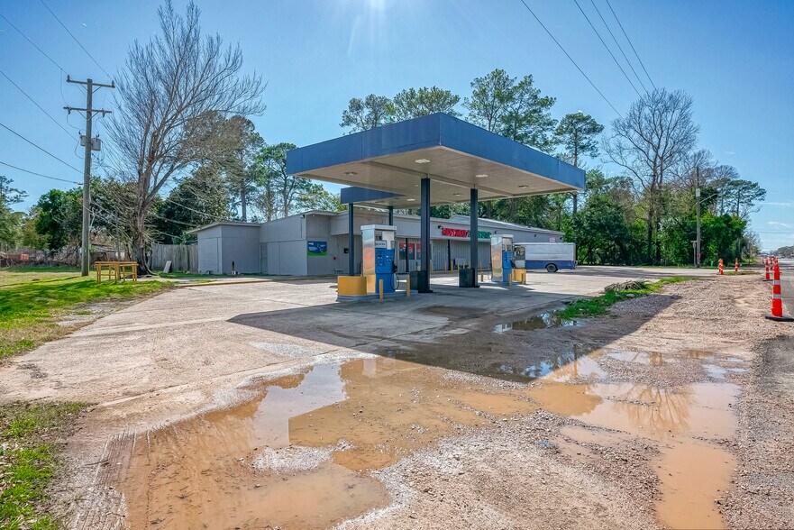 More Photos Of 4310 N Main St, Liberty Convenience Store For Sale