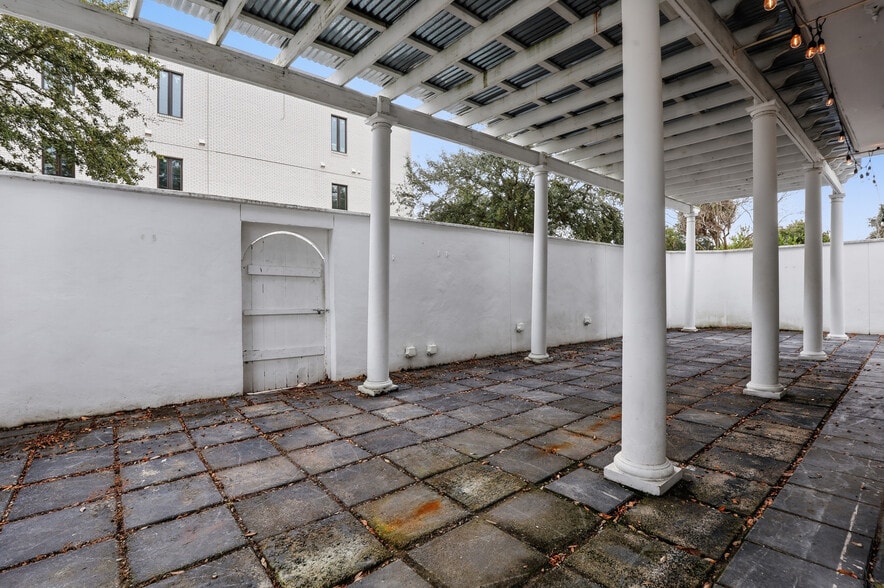 More Photos Of 422 W 43rd St, Savannah Storefront Retail Office For Sale