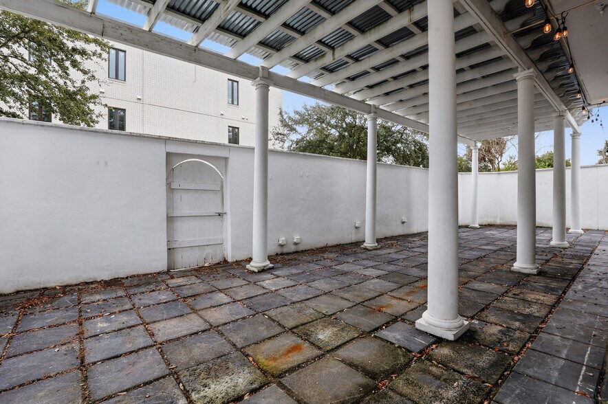 More Photos Of 422 W 43rd St, Savannah Storefront Retail Office For Lease