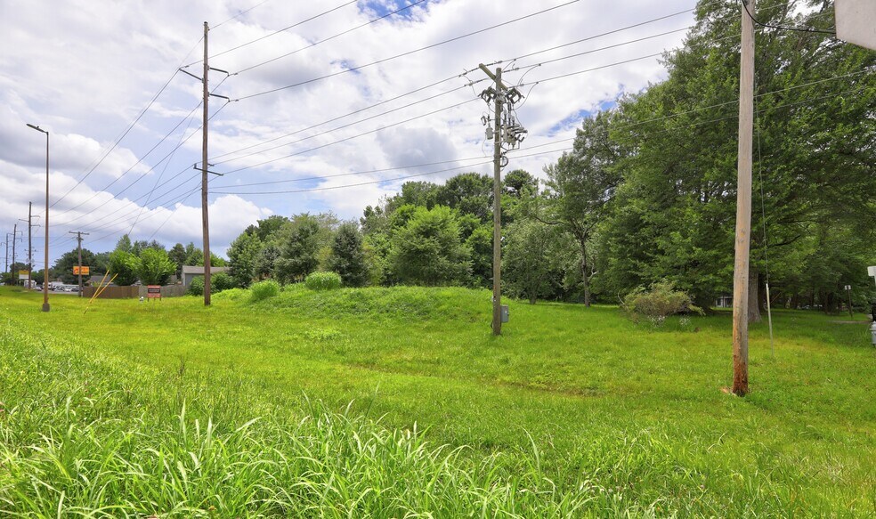 More Photos Of 1801-1803 Waldrep Cir, Marietta Land For Lease