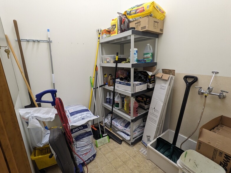 More Photos Of 3311 South Airport Rd, Traverse City Storefront Retail Office For Lease