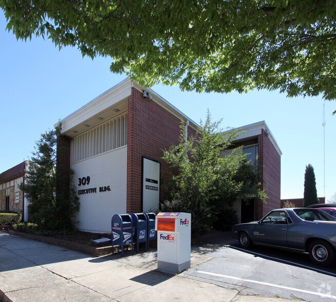 More Photos Of 309 N Main St, Salisbury Office Residential For Sale