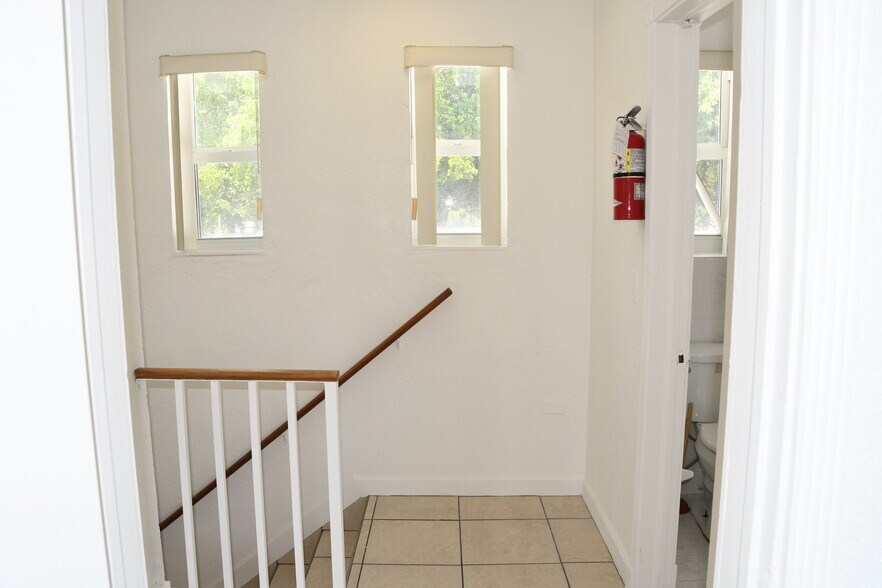 More Photos Of 1920 SW 22nd St, Miami Medical For Lease