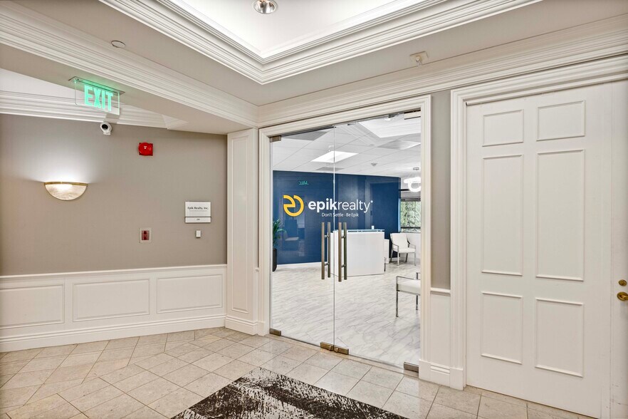 More Photos Of 21900 Burbank, Woodland Hills Office For Lease