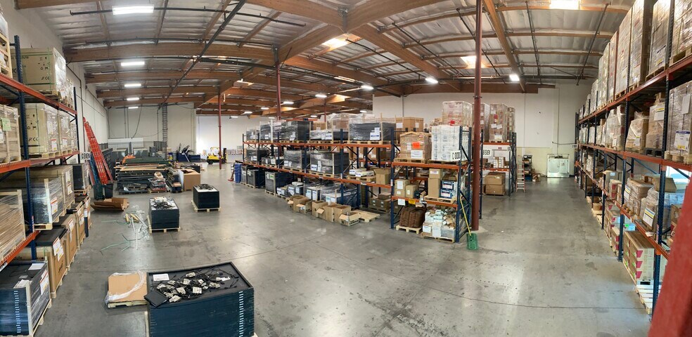 More Photos Of 38940 Trade Center Dr, Palmdale Warehouse For Lease
