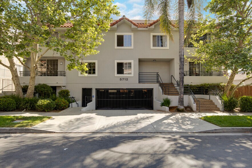 Primary Photo Of 5712 Camellia Ave, North Hollywood Apartments For Sale