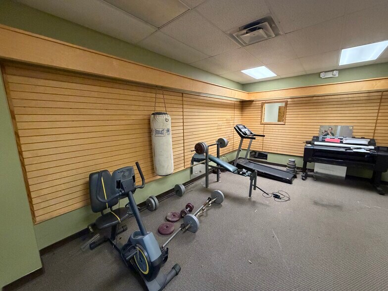 More Photos Of 256 Vann Dr, Jackson Storefront Retail Office For Sale