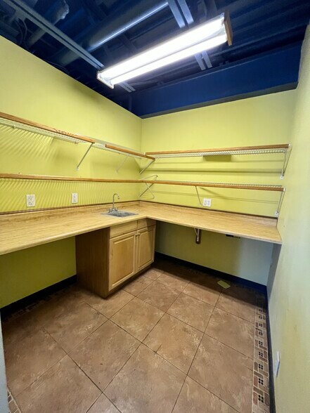More Photos Of 120 Sand Island Access Rd, Honolulu Warehouse For Lease