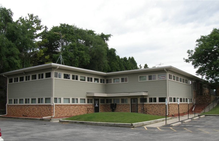 More Photos Of N84W15787 Menomonee Ave, Menomonee Falls Office For Lease