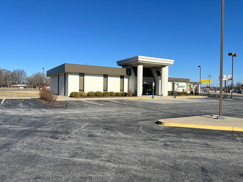 More Photos Of 2927 S Campbell Ave, Springfield General Retail For Sale