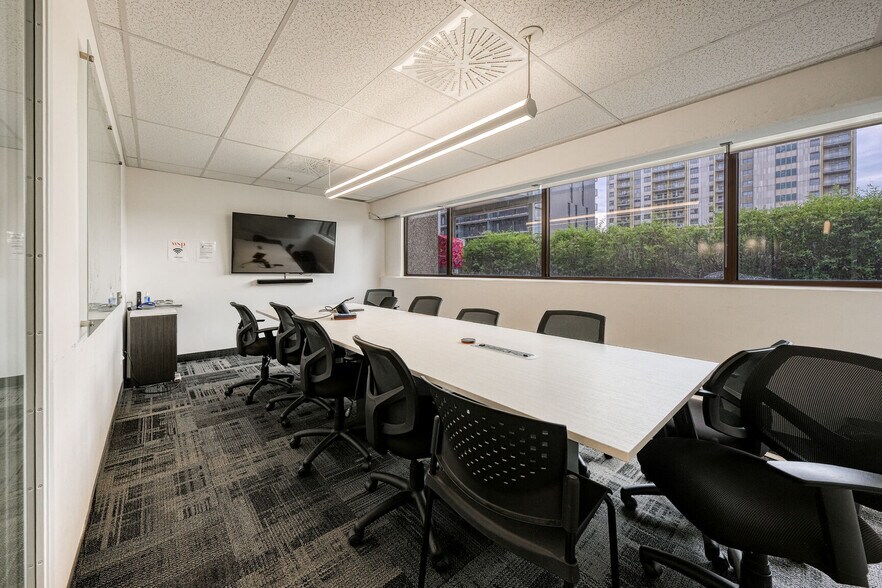 More Photos Of 1000 Rte De L'eglise, Québec Office For Lease