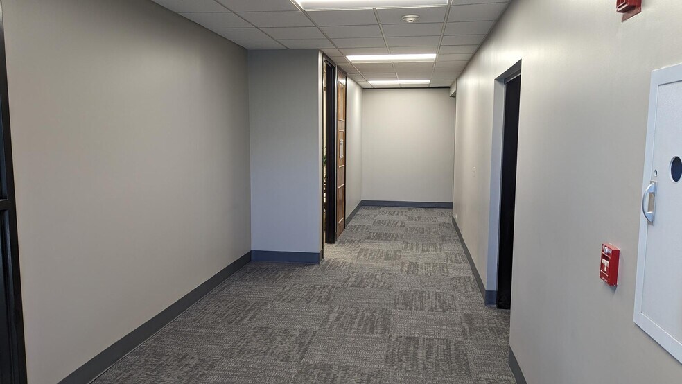 More Photos Of 4400 Shawnee Mission Pky, Fairway Office For Lease