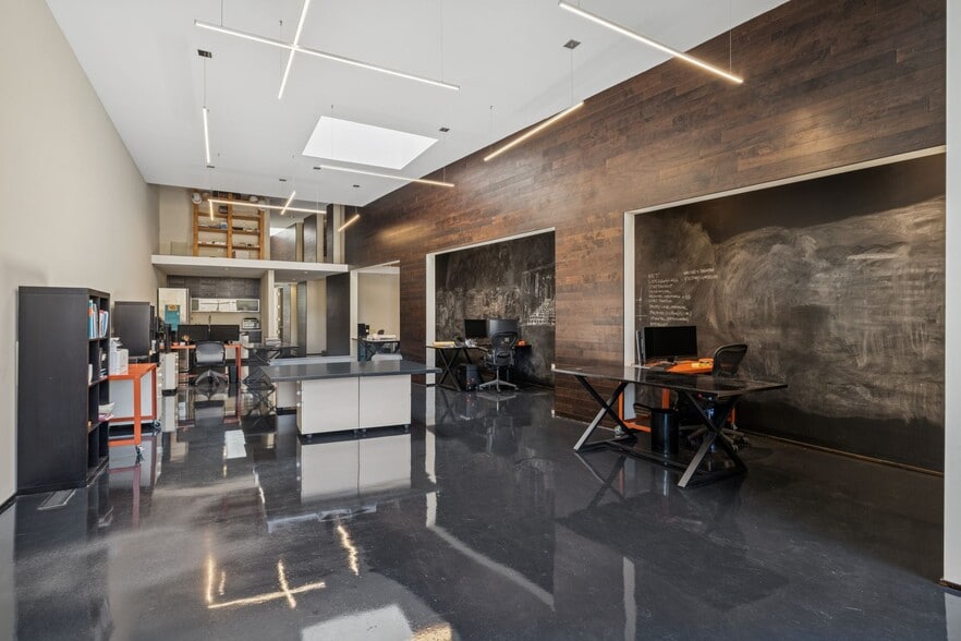 More Photos Of 944 W Huron St, Chicago Office Residential For Lease