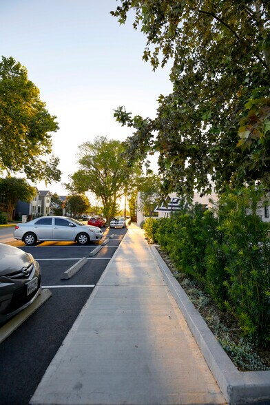 More Photos Of 611 W 22nd St, Houston Loft Creative Space For Lease