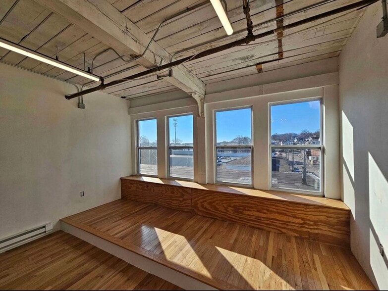 More Photos Of 100 Business St, Hyde Park Unknown For Lease