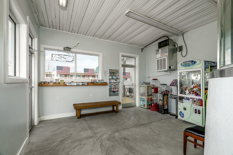 More Photos Of 100 E Fort Macon Rd, Atlantic Beach Restaurant For Sale