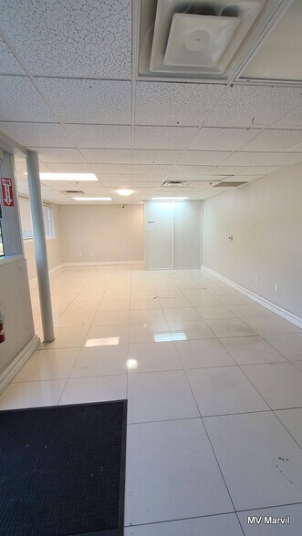 More Photos Of 6450 Kingspointe Pky, Orlando Light Distribution For Lease