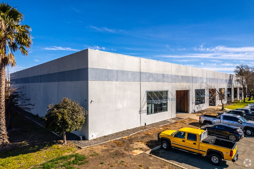 More Photos Of 907 Cotting Ln, Vacaville Manufacturing For Sale