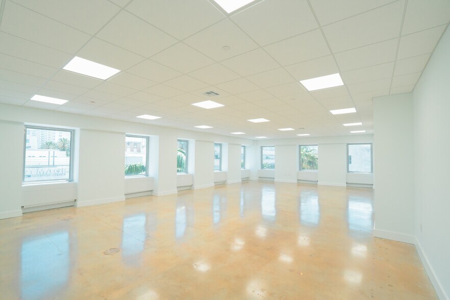 More Photos Of 401-407 Lincoln Rd, Miami Beach Office For Lease