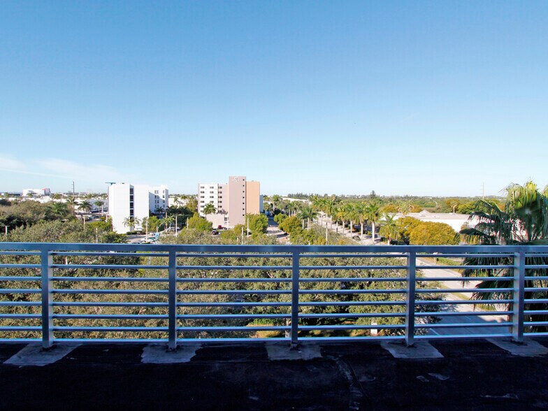 More Photos Of 10450 NW 33rd St, Doral Office For Sale