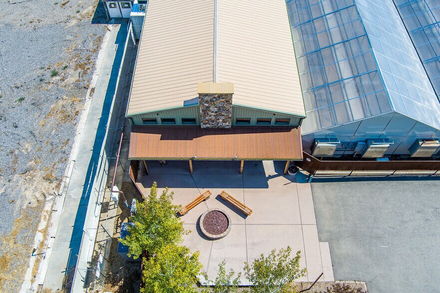 More Photos Of 1043 N River Rd, Palisade Freestanding For Sale