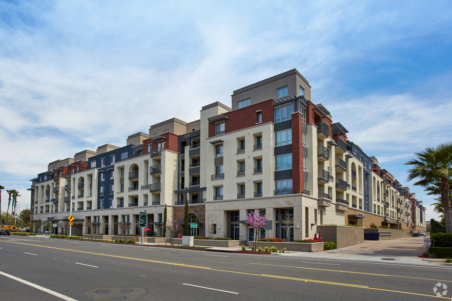 Primary Photo Of 7400 Center Ave, Huntington Beach Apartments For Lease