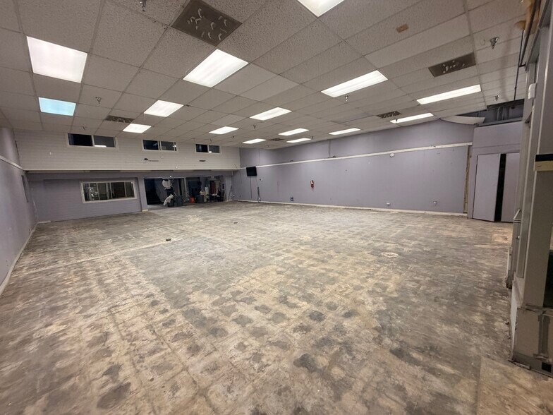 More Photos Of 5645 Hollywood Blvd, Hollywood Storefront For Lease