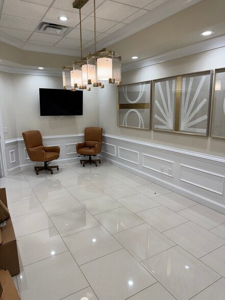 More Photos Of 101 Neal Pl, High Point Office For Lease