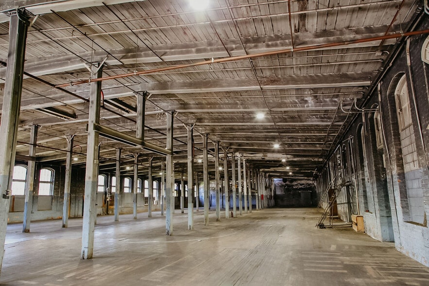 More Photos Of 340 Seaboard St, Vass Warehouse For Sale