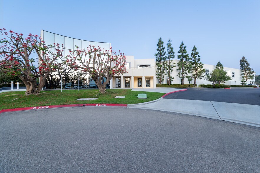 More Photos Of 3280 Corporate View, Vista Manufacturing For Sale