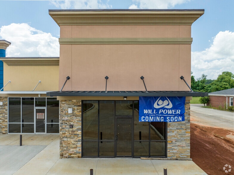 More Photos Of 5095 Moores Mill Rd, Huntsville General Retail For Lease