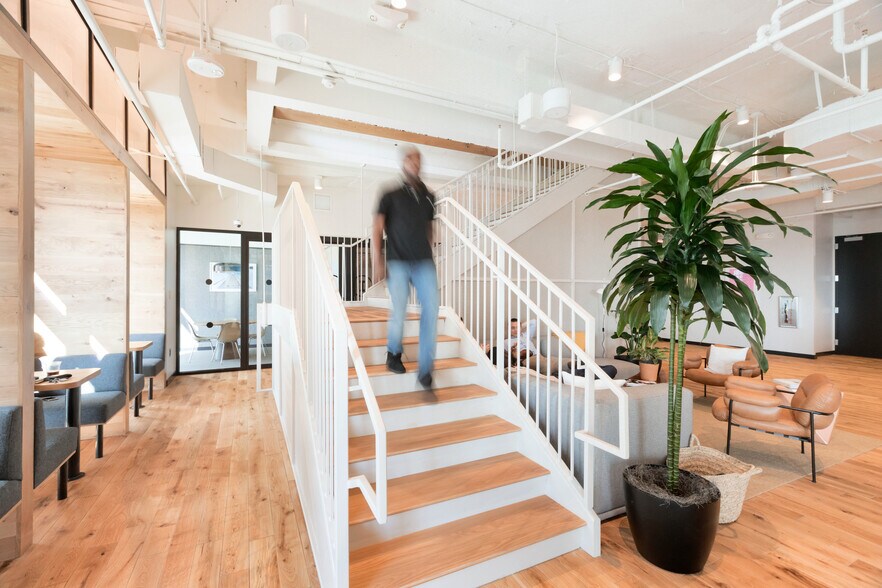 More Photos Of 3280 Peachtree Rd NE, Atlanta Coworking Space