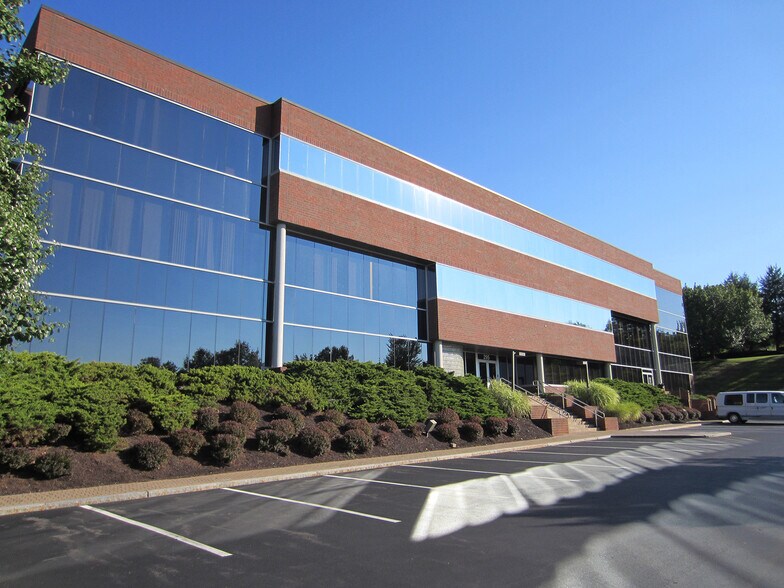 More Photos Of 295 Woodcliff Dr, Fairport Unknown For Lease