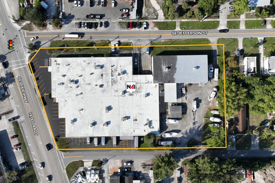 More Photos Of 3601 SE Dixie Hwy, Stuart Warehouse For Lease